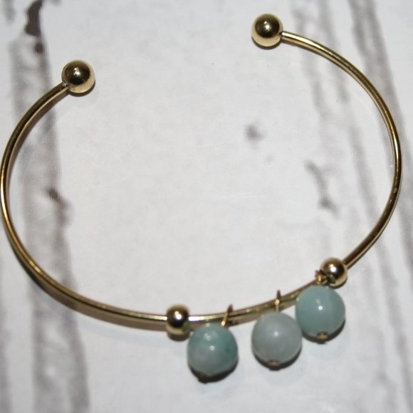 💚✨🌿 Gold Cuff Bracelet with Aventurine Stone Charms - Picture 2 of 4